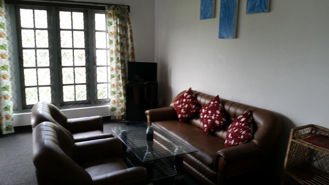 Lake Crown Holiday Home นูวาราเอลิยา ภายนอก รูปภาพ
